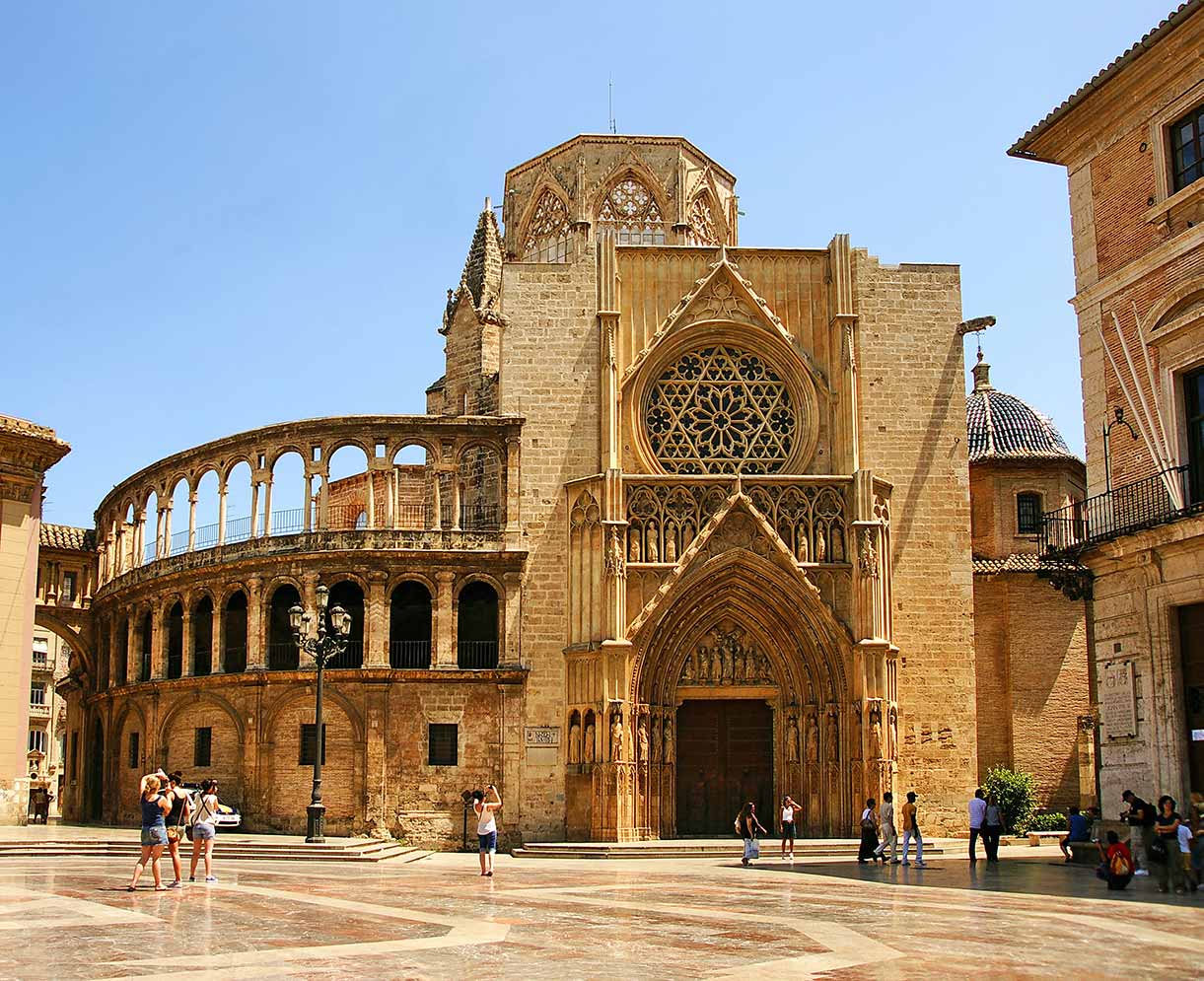 tour guide pointing outside Valencia Cathedral