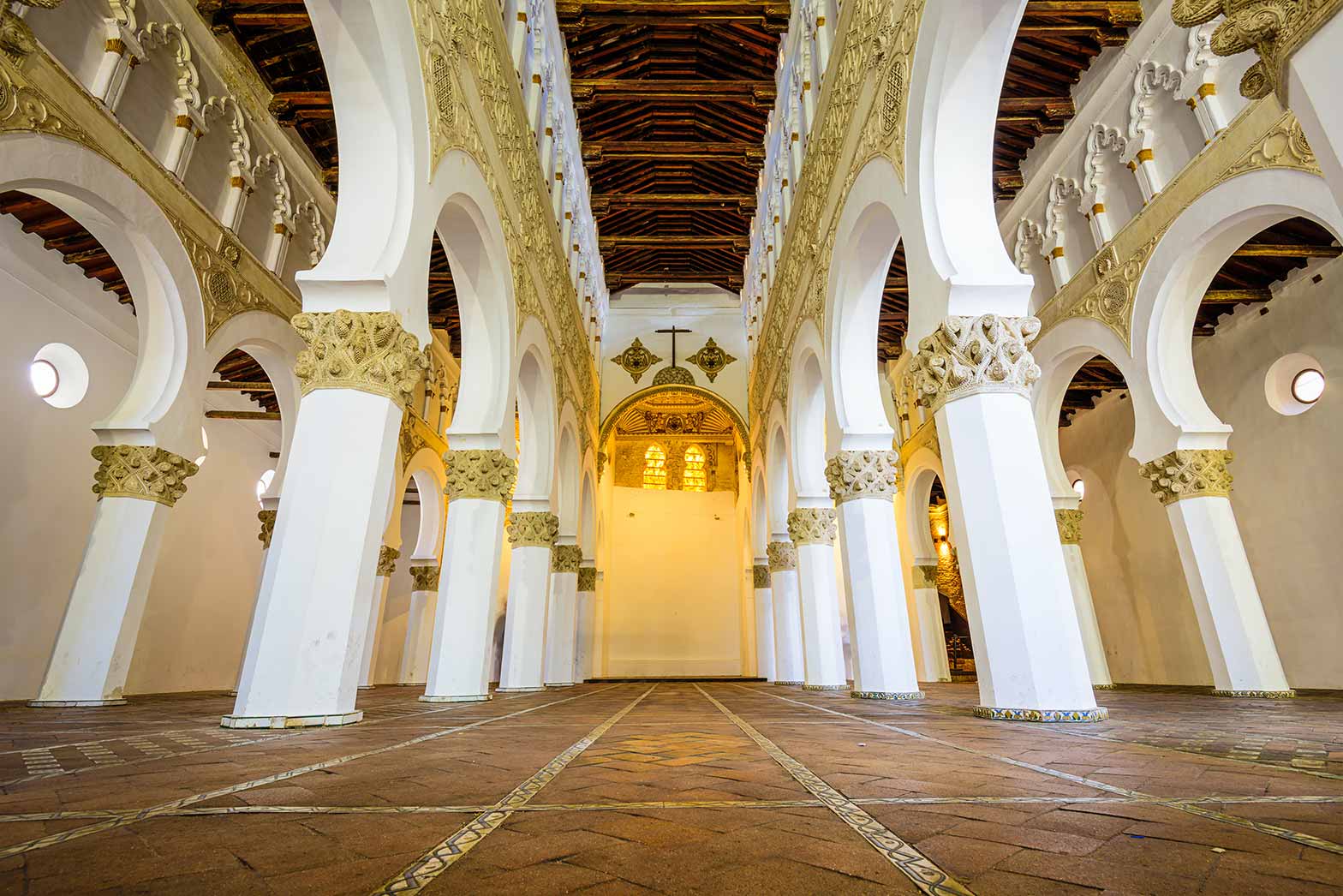 Tour of Santa Maria La Blanca, Toledo,